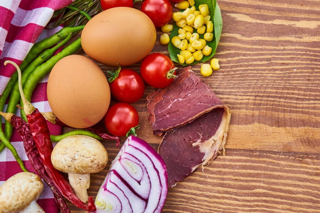 Nicht-vegane Produkte wie Eier und Fleisch